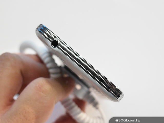 三星GALAXY S5發表 外型、效能跨海動手測【MWC 2014】