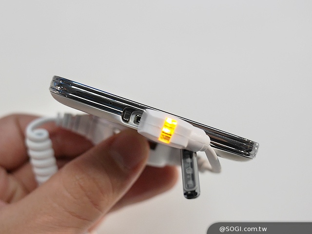三星GALAXY S5發表 外型、效能跨海動手測【MWC 2014】