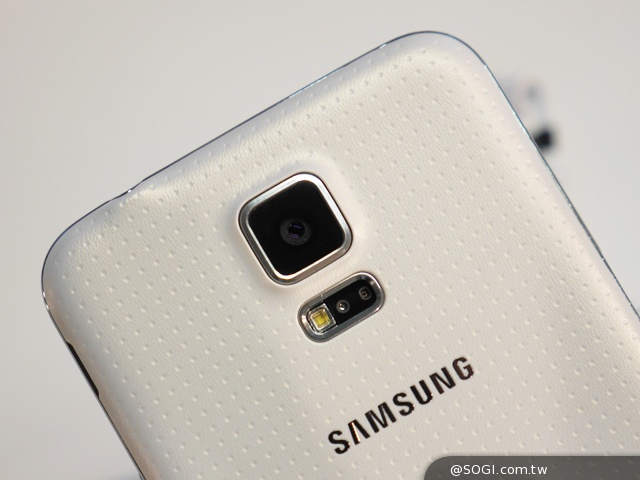 三星GALAXY S5發表 外型、效能跨海動手測【MWC 2014】