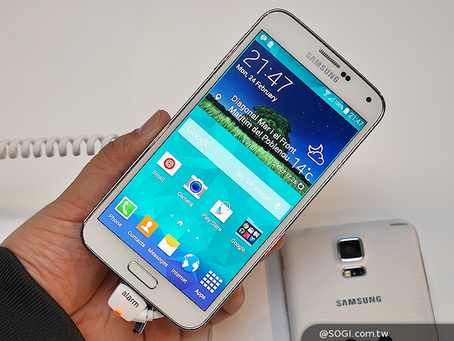 三星GALAXY S5發表 外型、效能跨海動手測【MWC 2014】