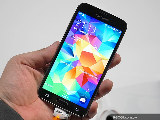 三星GALAXY S5發表 外型、效能跨海動手測【MWC 2014】
