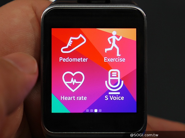 SAMSUNG Gear 2智慧錶4月登台 搶先動手玩【MWC 2014】