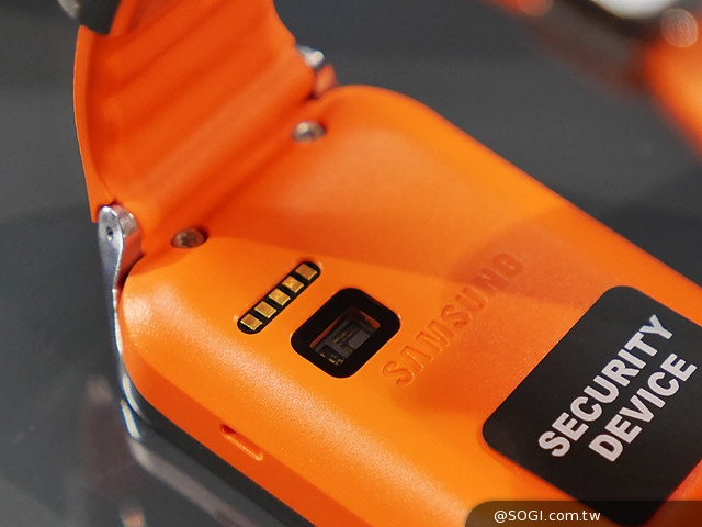 SAMSUNG Gear 2智慧錶4月登台 搶先動手玩【MWC 2014】