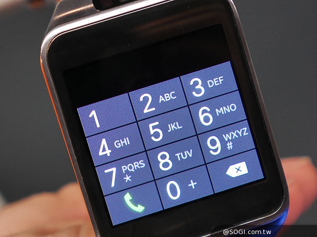 SAMSUNG Gear 2智慧錶4月登台 搶先動手玩【MWC 2014】