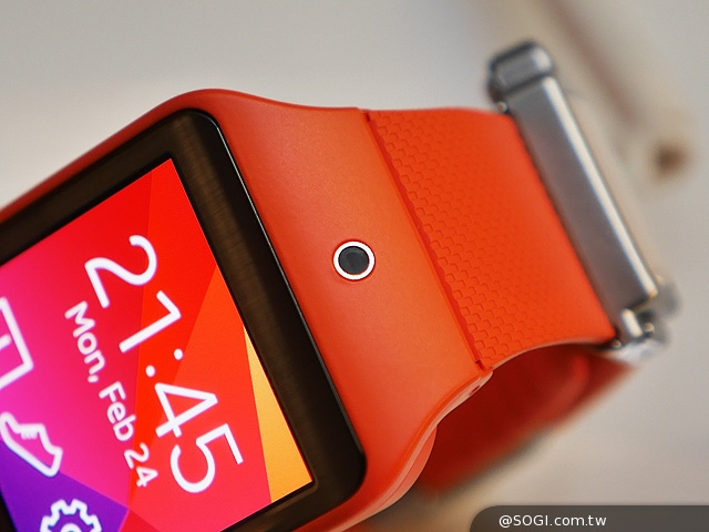 SAMSUNG Gear 2智慧錶4月登台 搶先動手玩【MWC 2014】