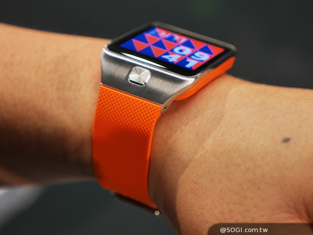 SAMSUNG Gear 2智慧錶4月登台 搶先動手玩【MWC 2014】