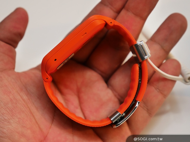 SAMSUNG Gear 2智慧錶4月登台 搶先動手玩【MWC 2014】