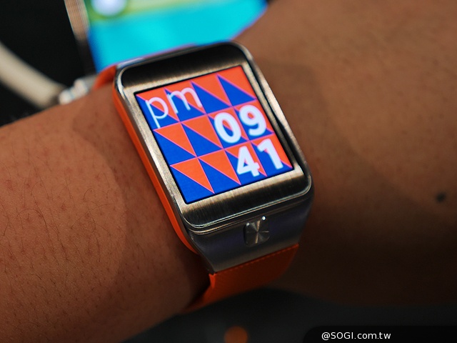 SAMSUNG Gear 2智慧錶4月登台 搶先動手玩【MWC 2014】