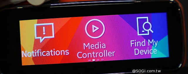 曲面螢幕輕巧有型 SAMSUNG Gear Fit動手玩【MWC 2014】