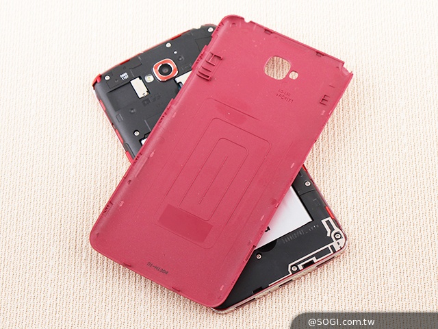 LG G Pro Lite換新裝 炫麗紅新色圖賞