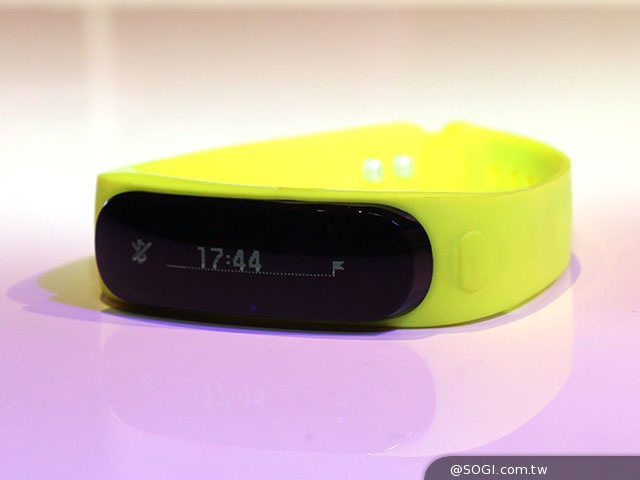 華為首款穿戴裝置 TalkBand B1智慧手環【MWC 2014】