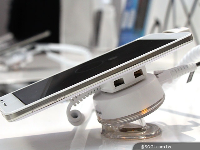 阿爾卡特展出八核智慧機OneTouch Idol X+【MWC 2014】