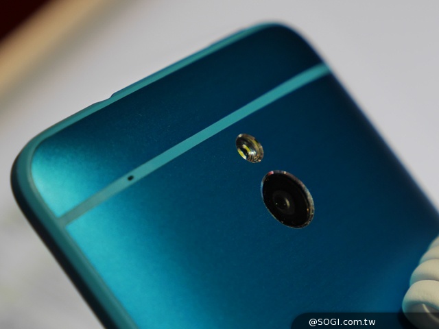 宏達電參展MWC 藍色版HTC One mini圖賞【MWC 2014】