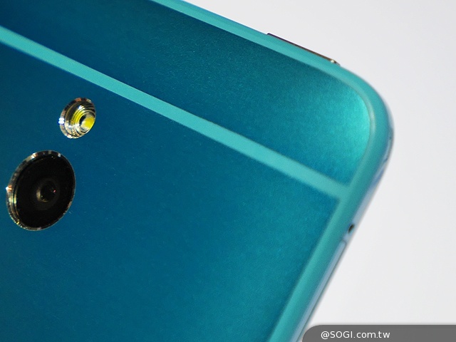 宏達電參展MWC 藍色版HTC One mini圖賞【MWC 2014】