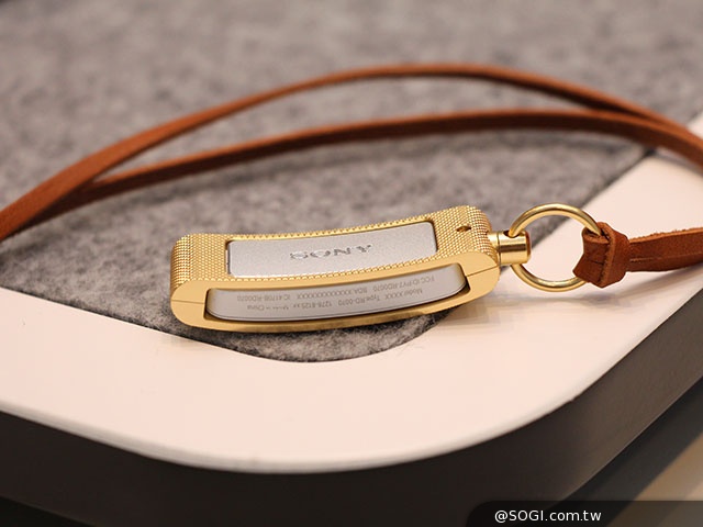 SmartBand SWR10智慧手環、Lifelog應用新體驗【MWC 2014】