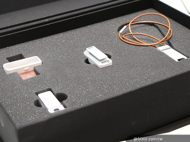 SmartBand SWR10智慧手環、Lifelog應用新體驗【MWC 2014】