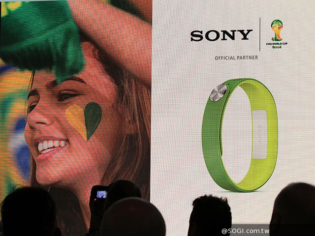 SmartBand SWR10智慧手環、Lifelog應用新體驗【MWC 2014】