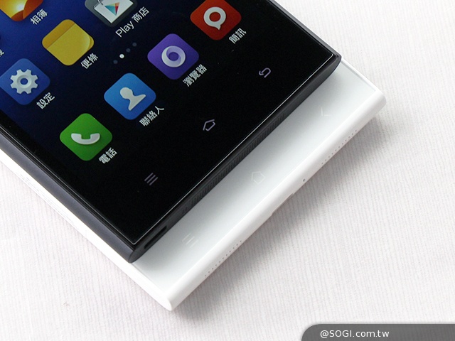 米3、E7高規平價旗艦霸主之爭：外觀、效能比拚