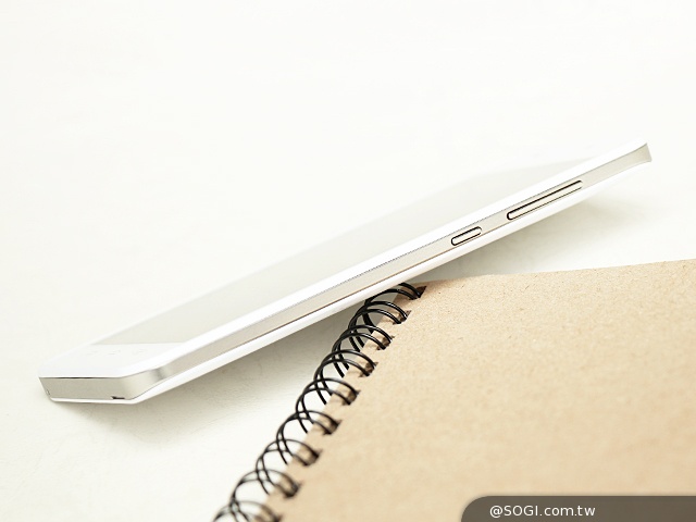 TWM Amazing A7台哥大5.5吋超值四核機