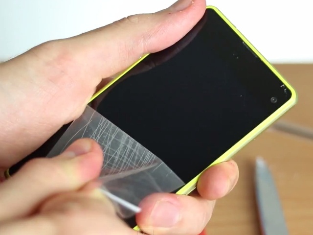 索尼Z1 Compact防刮實測 人為撕下防爆膜將影響保固