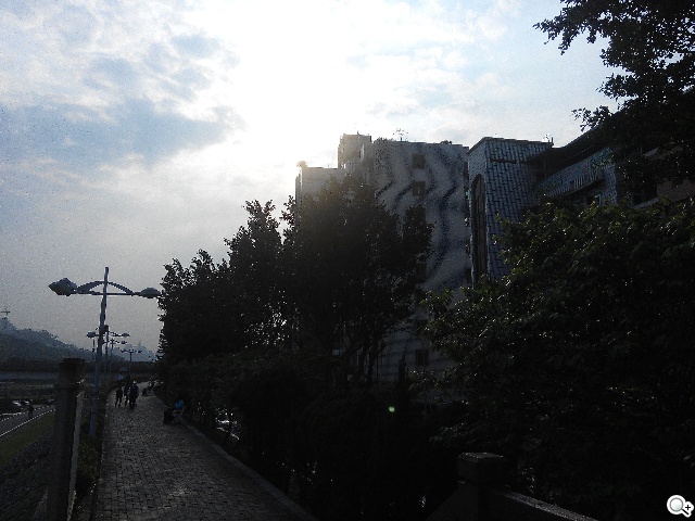 InFocus M320八核雙卡智慧機 5.5吋睛彩視野