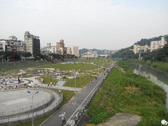 InFocus M320八核雙卡智慧機 5.5吋睛彩視野