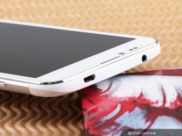 Fareastone Smart 502遠傳達人機 內建多款獨家App Fareastone Smart 502遠傳達人機 內建多款獨家App