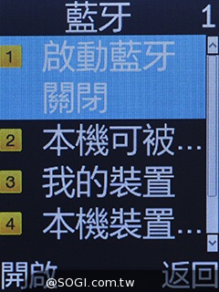 雙螢幕雙卡摺疊機MOBIA M200 具超級助聽功能