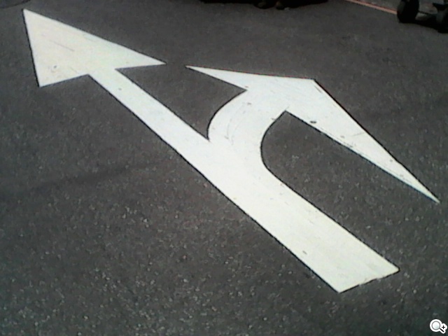 雙螢幕雙卡摺疊機MOBIA M200 具超級助聽功能