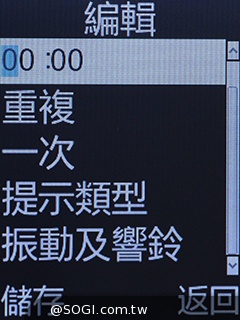 雙螢幕雙卡摺疊機MOBIA M200 具超級助聽功能