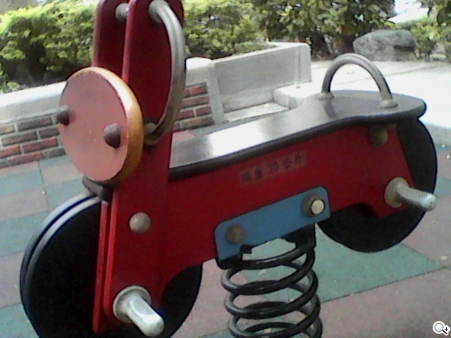 雙螢幕雙卡摺疊機MOBIA M200 具超級助聽功能