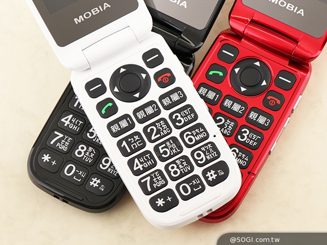 雙螢幕雙卡摺疊機MOBIA M200 具超級助聽功能