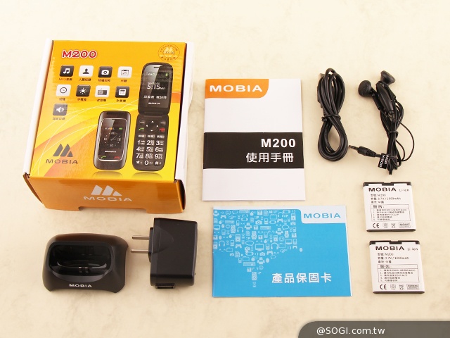 雙螢幕雙卡摺疊機MOBIA M200 具超級助聽功能