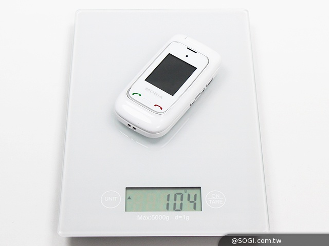 雙螢幕雙卡摺疊機MOBIA M200 具超級助聽功能