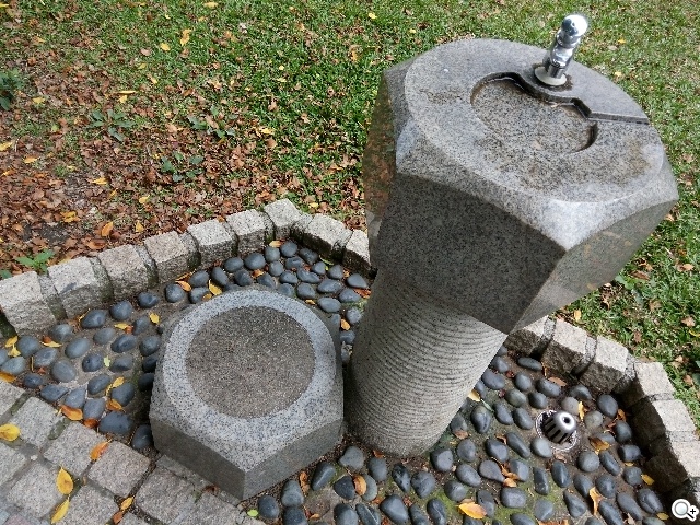 13MP旋轉鏡頭八核雙卡手機G-PLUS E7 mini詳測