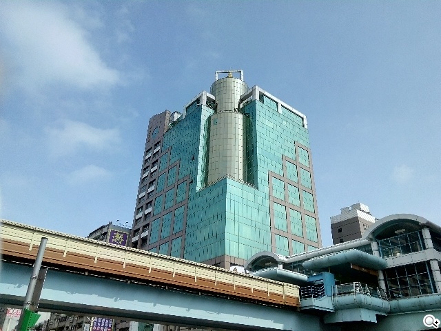 13MP旋轉鏡頭八核雙卡手機G-PLUS E7 mini詳測