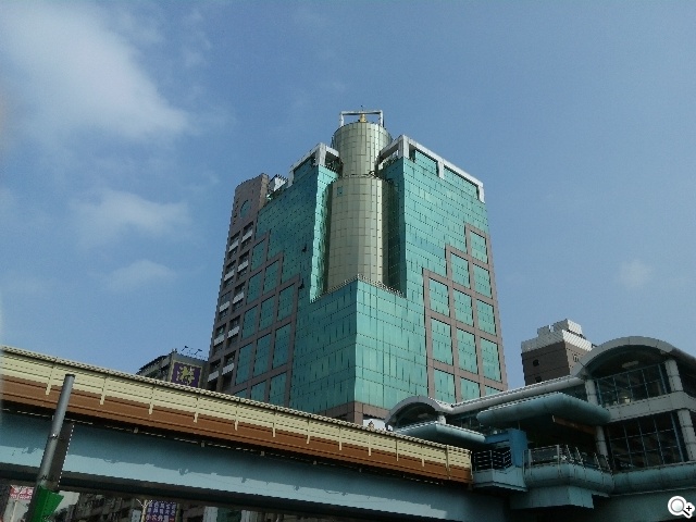 13MP旋轉鏡頭八核雙卡手機G-PLUS E7 mini詳測