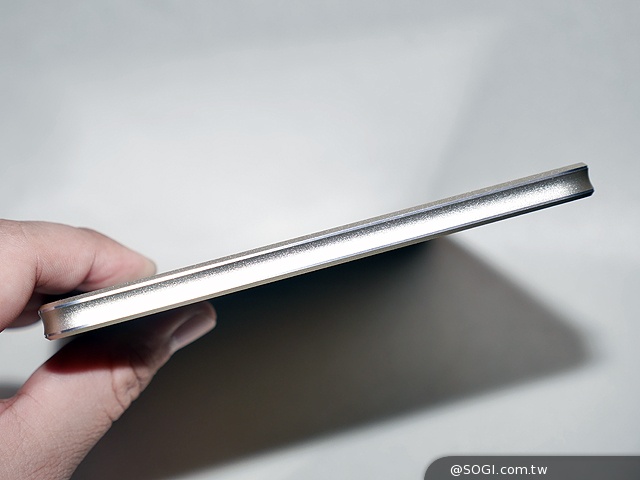 應宏發表INHON Famorr法莫雙鏡面平板 定價4490起