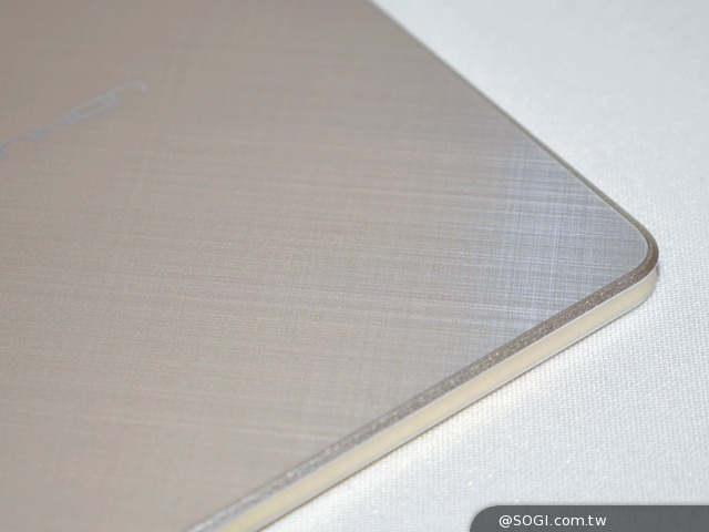 應宏發表INHON Famorr法莫雙鏡面平板 定價4490起