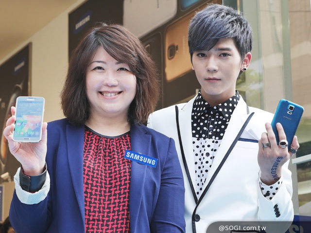 三星S5與Gear 2/Fit全球同步開賣 Bii畢書盡現身