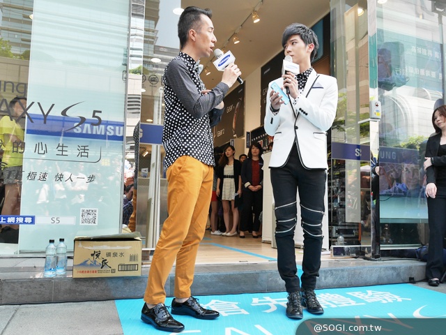 三星S5與Gear 2/Fit全球同步開賣 Bii畢書盡現身