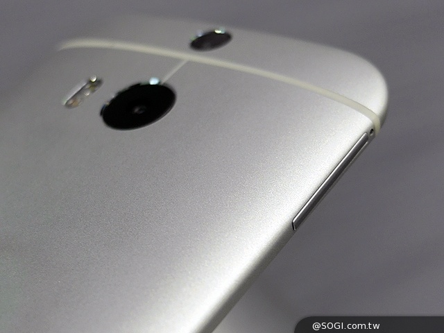 HTC One（M8）月光銀開賣 大量實機圖賞【春電展2014】