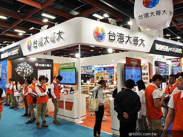 搭台哥大資費購機省一千 COACH包天天抽【春電展2014】