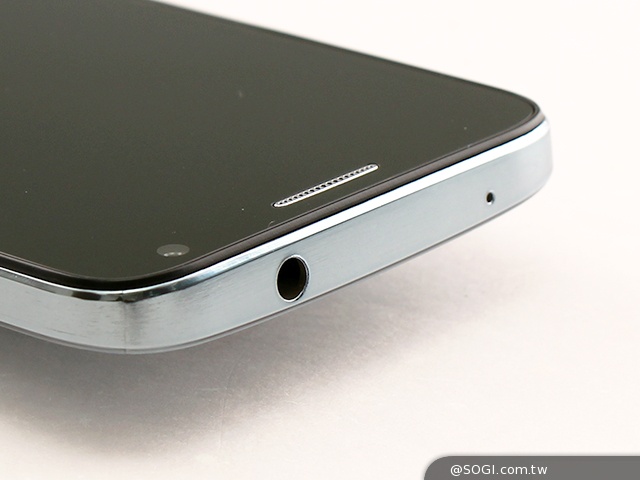 遠傳Smart 405 七千有找的輕巧4G平價手機