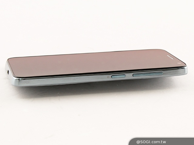 遠傳Smart 405 七千有找的輕巧4G平價手機