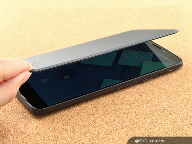 阿爾卡特6吋巨屏手機OneTouch Hero 多樣配件不同體驗