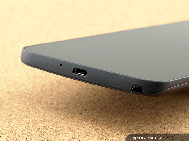 阿爾卡特6吋巨屏手機OneTouch Hero 多樣配件不同體驗