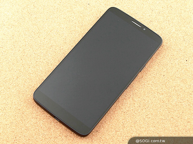 阿爾卡特6吋巨屏手機OneTouch Hero 多樣配件不同體驗