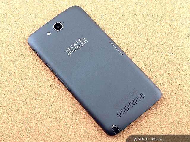 阿爾卡特6吋巨屏手機OneTouch Hero 多樣配件不同體驗