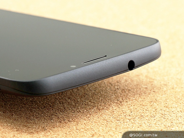 阿爾卡特6吋巨屏手機OneTouch Hero 多樣配件不同體驗